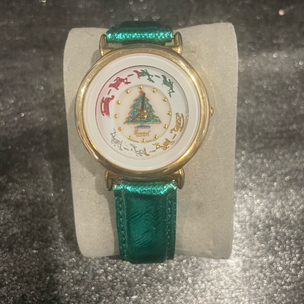 Beautiful Christmas tree watch